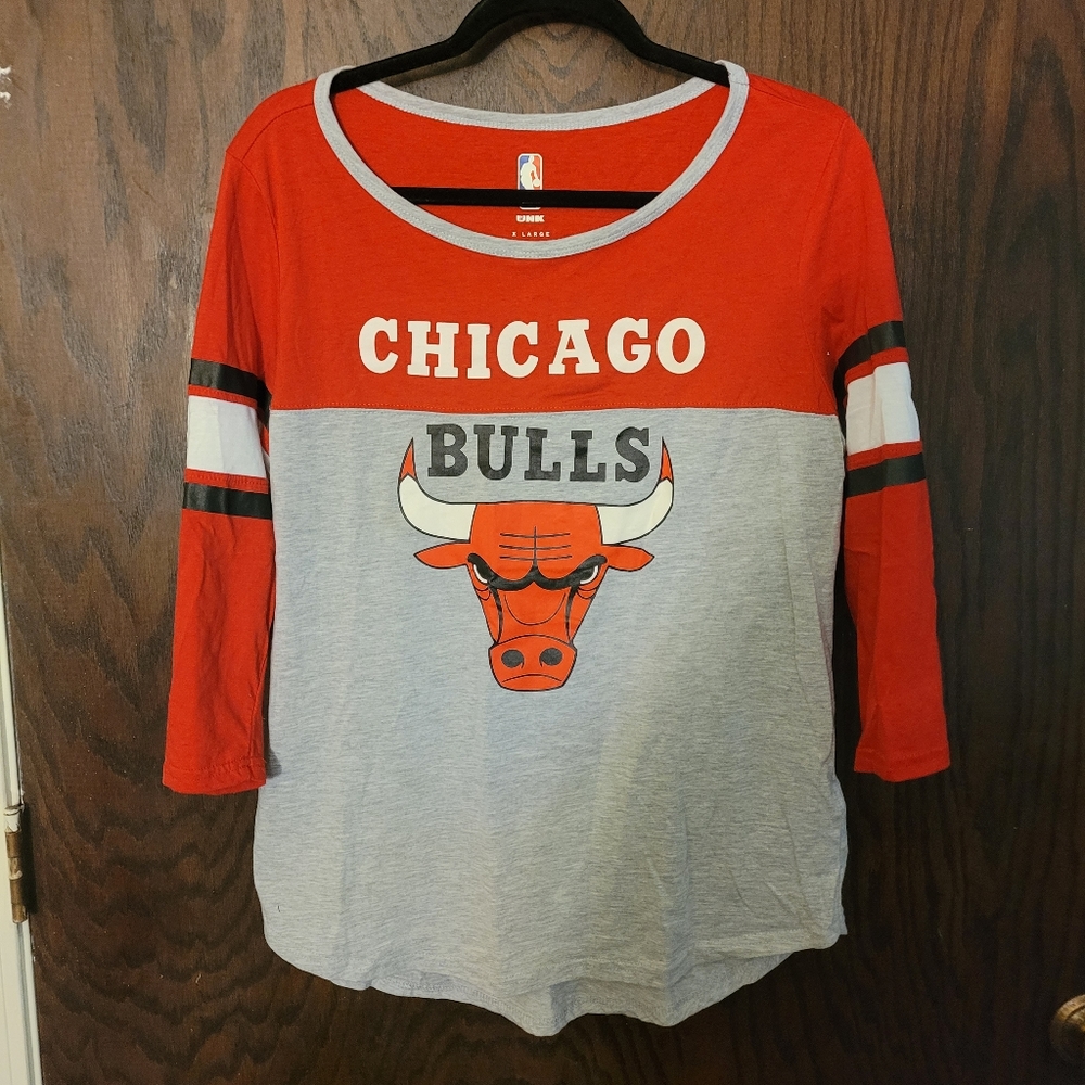 NWOT CHICAGO BULLS 3/4 SLEEVE TOP